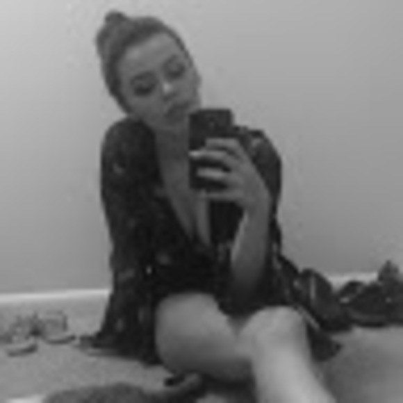 Meet your Posher, Elsieeevelynn - Picture 1 of 1